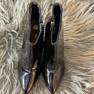 NWOT Women’s 9 1/2(40) Blk 4 1/2”Patent Leather Stiletto Heel Bootie/Ankle Zip